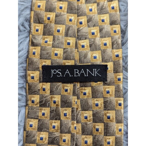 Jos A Bank 100% Silk Handmade Tie Gold Brown Blue Geometric Interlocking Necktie - Picture 8 of 8